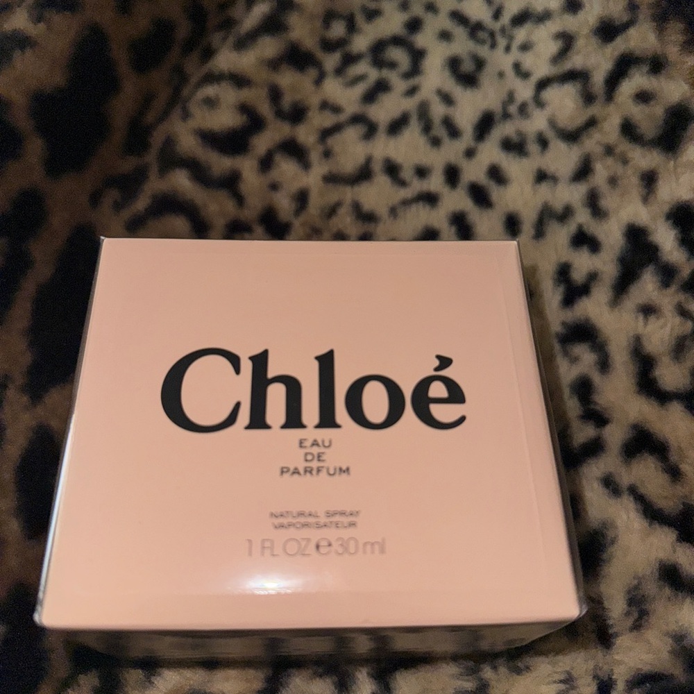 Chloe Eau de Parfum - Soft Pink Elegance